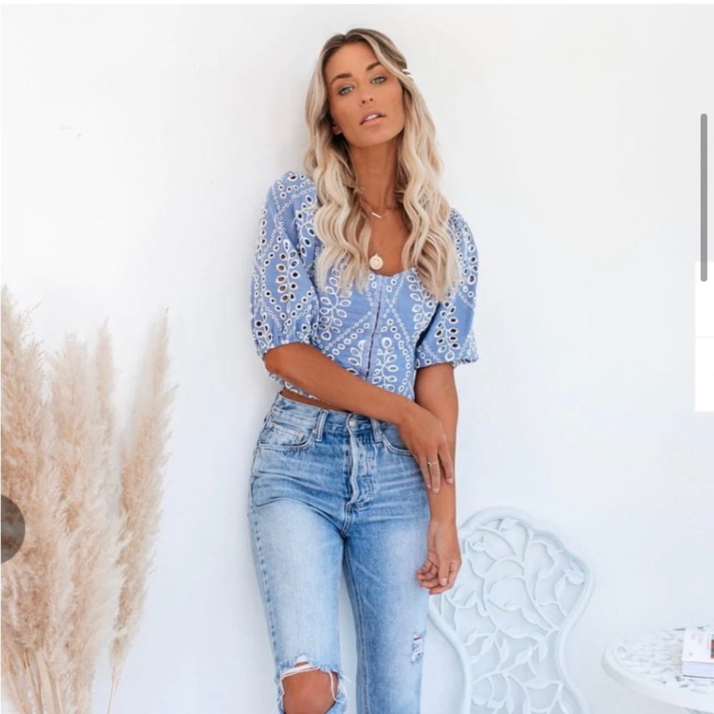 Vici June Swoon Cotton Blend Eyelet Cropped Top - Picture 3 of 12